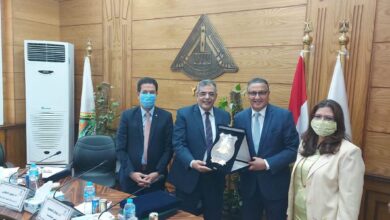 Photo of مجلس جامعة بنها يكرم نائب رئيس الجامعة لشئون التعليم ويشيد بمجهوداته