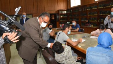 Photo of نائب رئيس جامعة عين شمس يتفقد لجان الامتحانات فى اليوم الأول لكلية التجارة