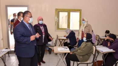 Photo of نائب رئيس جامعة عين شمس لشئون التعليم والطلاب يتفقد لجان الامتحانات بتربية عين شمس