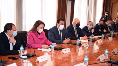 Photo of وزيرة التجارة والصناعة تعقد اجتماعاً موسعاً لبحث استعدادات مشاركة مصر كضيف شرف الدورة الـ25 لمنتدى بطرسبرج الاقتصادى الدولي