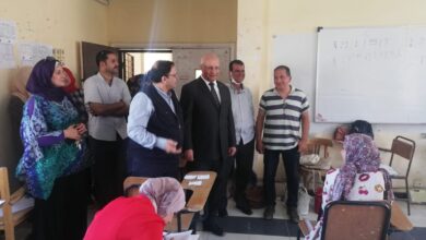 Photo of رئيس جامعة بنها يتفقد سير الامتحانات بكلية التربية النوعية