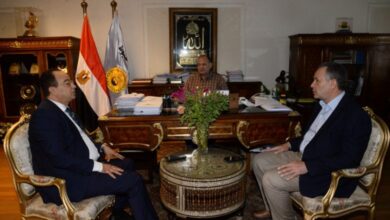 Photo of محافظ أسيوط يلتقى مع رئيس مجلس إدارة مدارس سمارت لبحث افتتاح فرع المدرسة الجديد