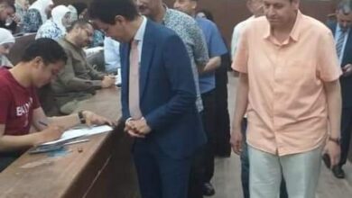 Photo of نائب رئيس جامعة بنها لشئون الدراسات العليا والبحوث يتفقد الامتحانات بـ 4 كليات