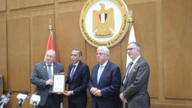 Photo of وزير التعليم العالي يشهد تحالف طب الاسنان بجامعة مصر للعلوم والتكنولوجيا  مع الكليه الملكيه للجراحين بالمملكه المتحده