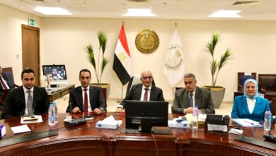 Photo of وزير التربية والتعليم يتابع امتحانات الثانوية العامة لمادة اللغة الثانية من خلال غرفة العمليات المركزية بالوزارة