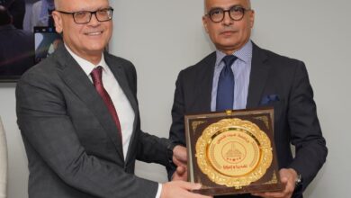 Photo of مجلس جامعة عين شمس يكرم عميد كليتي التجارة والهندسة