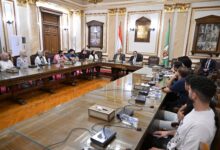 Photo of رئيس جامعة القاهرة يلتقي طلاب كلية التجارة ويصدر قرارات فورية لحل مشكلاتهم