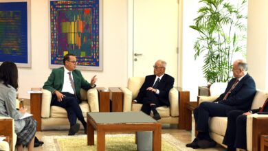 Photo of الدكتور أشرف منصور رئيس أمناء الجامعه الالمانيه يلتقى مع السفير اليابانى بمقر الجامعه لتعزيز جسور التعاون المشترك