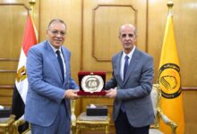 Photo of جامعة بنى سويف تكرم  الدكتور ممدوح غراب رئيس جامعة ٦ أكتوبر
