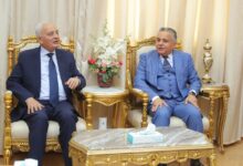 Photo of تعاون علمي بين الريادة والسويس في تطوير البرامج الأكاديمية