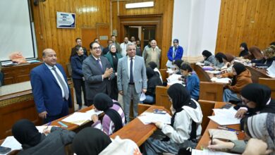 Photo of رئيس جامعة القاهرة يتفقد سير امتحانات الفصل الدراسي الأول بعدد من الكليات ويؤكد الالتزام الكامل بالضوابط المنظمة للعملية الامتحانية