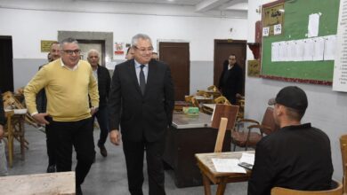 Photo of نائب رئيس جامعة عين شمس للتعليم والطلاب يتابع امتحانات الفصل الدراسي الأول بكليتي التجارة والألسن