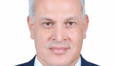 Photo of الاعلامى حامد محمود يهنىء دكتور مسعد ابوالديار بتوليه عمادة كلية الاداب جامعة السويس