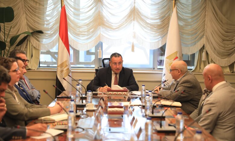 Photo of قنصوه يبحث مع وفد جامعة رووان الامريكيه انشاء فرع للجامعه فى مصر