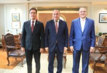 Photo of رئيسا جامعة بنها ومجلس أمناء جامعة بنها الأهلية يهنئان وزير التعليم العالي والبحث العلمي بمكتبه بديوان عام الوزارة