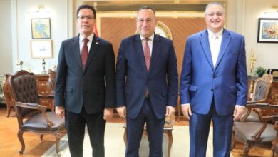 Photo of رئيسا جامعة بنها ومجلس أمناء جامعة بنها الأهلية يهنئان وزير التعليم العالي والبحث العلمي بمكتبه بديوان عام الوزارة