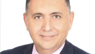 Photo of الدكتور محمد سامي عبد الصادق ، رئيس جامعة القاهرة ،يهنئ الدكتور حسام عبد الفتاح ، بمناسبة تعيينه محافظا للقليوبية