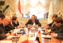 Photo of “قنصوه” والسفير الفرنسي يبحثان تطورات إنشاء الحرم الجامعي الجديد للجامعة الفرنسية في مصر