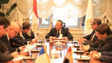 Photo of “قنصوه” والسفير الفرنسي يبحثان تطورات إنشاء الحرم الجامعي الجديد للجامعة الفرنسية في مصر