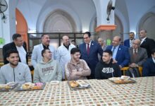 Photo of رئيس جامعة القاهرة يشارك طلاب المدن الجامعية مائدة إفطار رمضان ويكرم الفائزين ببطولة الدورة الرمضانية
