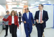 Photo of السفير البريطاني يزور الجامعة البريطانية ويشيد بالمستوى الأكاديمي والإنشائي المتميز بها