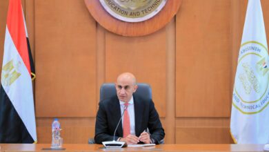 Photo of عبد اللطيف فى اجتماع مع قيادات التعليم فى مديريات القليوبية والإسماعيلية والسويس:     – نبدل جهودا مكثفة من أجل تقديم منظومة تعليمية تليق بأبنائنا الطلاب وتُسهم في إعداد جيل قادر على تحمل مسئولية الوطن  – ضرورة تعزيز الانضباط المدرسي ومتابعة انتظام حضور الطلاب  – تفعيل درجات المواظبة لضمان حصول كل طالب على حقه  – القيادة المدرسية الواعية هي أساس نجاح العملية التعليمية  – تكثيف لجان المتابعة الميدانية لضبط الأداء داخل المدارس  – تطبيق ضوابط صارمة لامتحانات الشهادة الإعدادية لتحقيق مبدأ تكافؤ الفرص  – الالتزام بوضع أسئلة الامتحانات من الكتاب المدرسي – الانتقاء الدقيق لرؤساء لجان امتحانات الشهادة الإعدادية لتعزيز الشفافية والحيادية  – المعلم أولا.. ولا نتأخر عنه ونستهدف توفير كافة سبل الدعم لتحسين الأوضاع الاقتصادية للمعلمين