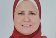 Photo of الدكتورة ريحاب عثمان عميدة لكلية الصيدلة بجامعة عين شمس