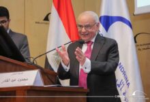 Photo of العالم الكبير الدكتور محمود هاشم فى محاضرة بمكتبة الاسكندريه :نجاح تطبيق العلاج الضوئي الديناميكي في مصر  لتشخيص وعلاج و جراحة الأورام باستخدام المستحثات الضوئية وهو أحدث وأدق ما وصل اليه العلم