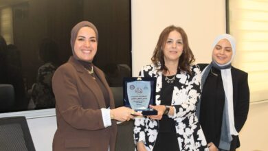 Photo of كلية الإعلام جامعة عين شمس تكرم الإعلامية آية عبد الرحمن مقدمة برنامج “دولة التلاوة”