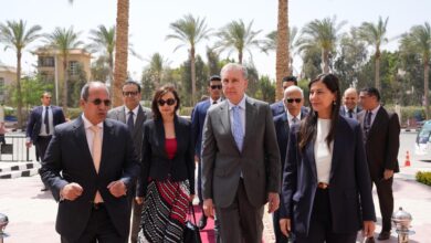 Photo of أمير رومانيا يختتم زيارته لمصر بندوة بالجامعة البريطانية ويشهد معرض فني عن التاج الملكي