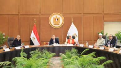 Photo of “قنصوه” فى اجتماع الاعلى للجامعات :- الإسراع بإجراءات تدويل الجامعات المصرية وتصدير التعليم العالي للخارج – متابعة تعزيز الشراكات بين المجتمع الأكاديمي ومجتمع الصناعة – مراعاة احتياجات سوق العمل في تحديث لوائح البرامج الأكاديمية – لجنة لمتابعة تنفيذ مشروع ميكنة نظام إدارة الموارد المؤسسية بالجامعات – متابعة انتظام سير امتحانات نهاية الفصل الدراسي الثاني بالجامعات والمعاهد – رفع درجة الاستعداد بالمستشفيات الجامعية خلال أجازة عيد الأضحى المبارك
