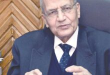 Photo of رئيس جامعة القاهرة يهنئ الدكتور شريف مختار رائد طب الحالات الحرجة لفوزه بجائزة «الطبيب العربي»