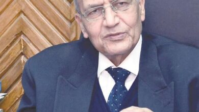 Photo of رئيس جامعة القاهرة يهنئ الدكتور شريف مختار رائد طب الحالات الحرجة لفوزه بجائزة «الطبيب العربي»