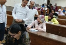 Photo of رئيس جامعة بنها يتفقد سير الامتحانات بكلية علوم الرياضة ويشيد بانتظام اللجان