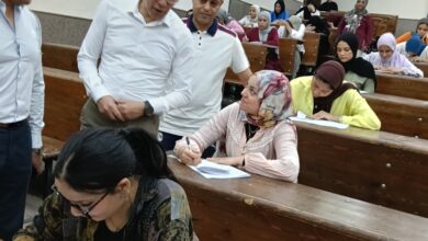 Photo of رئيس جامعة بنها يتفقد سير الامتحانات بكلية علوم الرياضة ويشيد بانتظام اللجان