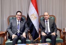 Photo of رئيس جامعة القاهرة ووزير العمل يناقشان آليات دعم تشغيل الخريجين وتأهيل الشباب لسوق العمل المحلي والدولي