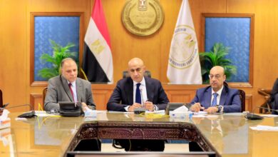 Photo of عبد اللطيف من داخل غرفة العمليات :التعامل بكل حزم وحسم مع أي مخالفات أو محاولات للإخلال بانضباط العملية الامتحانية