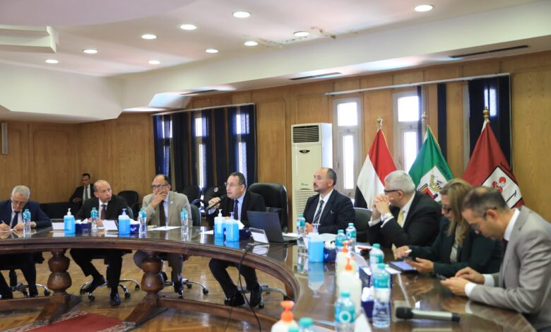 Photo of قنصوه فى اجتماع الاعلى للمستشفيات: المستشفيات الجامعية ركيزة أساسية في منظومة الرعاية الصحية والتعليم الطبي