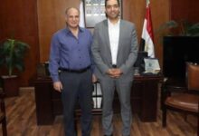 Photo of معهد بحوث أمراض العيون يستقبل رئيس الكلية الملكية لأطباء العيون بالمملكة المتحدة