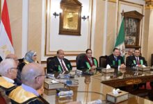Photo of رئيس جامعة القاهرة يعقد لقاءً موسعًا وحوارًا مفتوحًا مع قيادات وأعضاء مجلس كلية العلوم فى عيدها المئوى