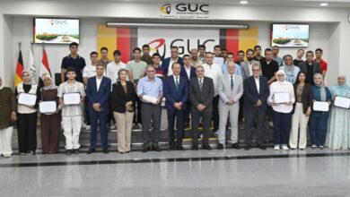 Photo of بالصور..رئيس مجلس أمناء GUC وGIU يستقبلان أوائل الثانوية العامة الحاصلين على منح دراسية كاملة
