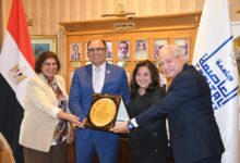 Photo of مجلس جامعة العاصمة يكرّم الدكتورة سهى عبد الوهاب تقديرًا لجهودها في تطوير كلية السياحة والفنادق ويكلّف الدكتورة نهلة نصار بمهام عمادة الكلية