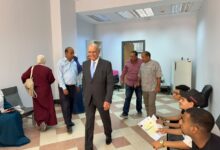 Photo of رئيس جامعة مصر الجديدة يتابع الكشف الطبي للطلاب الجدد ويتفقد انتظام الإجراءات