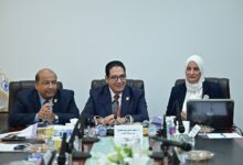Photo of رئيس جامعة القاهرة يترأس اجتماع مجلس كلية الإعلام ويوجه بتوظيف مشروعات التخرج في توثيق تاريخ الجامعة ومسيرتها العلمية والوطنية وإبراز إسهاماتها في خدمة المجتمع